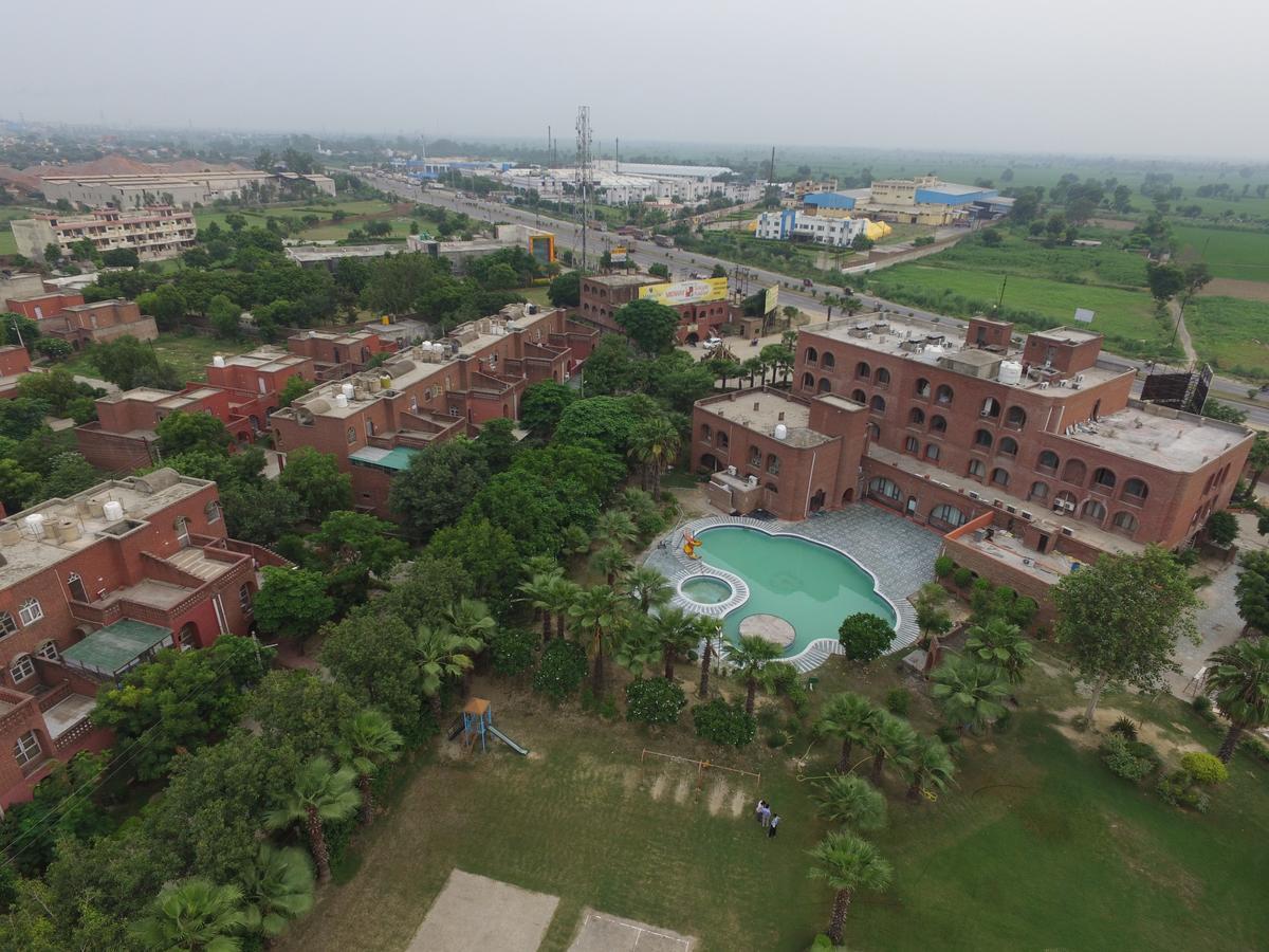Kosi Magsons Resorts Vrindavan מראה חיצוני תמונה